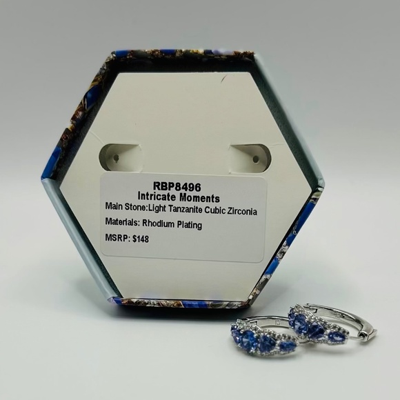 ✨ Bomb Party “Intricate Moments” Earrings ✨ - Picture 3 of 4